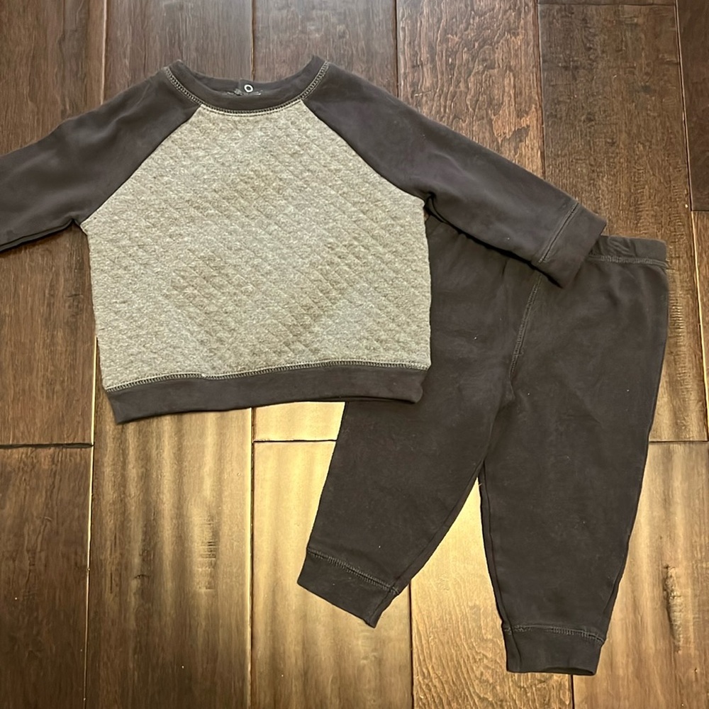 Trendy Baby Boys Grayson Thread Two Piece Quilted Outfit!